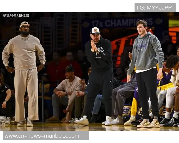 里夫斯赛季前五场狂砍171分追平湖人传奇球星韦斯特科比与贝勒