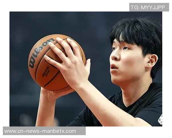 杨瀚森在抢篮板中遭遇埃迪强力冲撞亟需增强力量与护框能力提升篮板表现